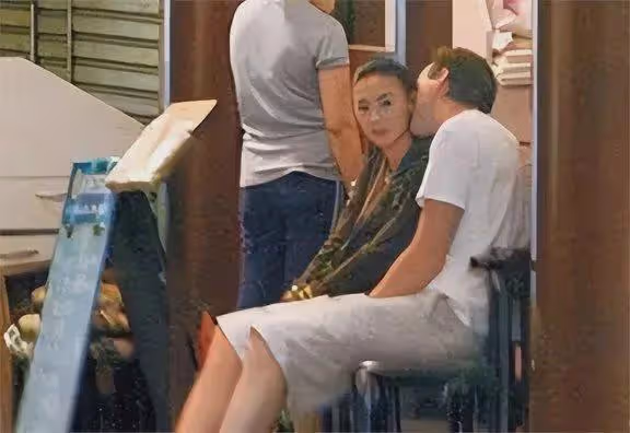 這一次，42歲的張柏芝，被徹底撕碎了「遮羞布」