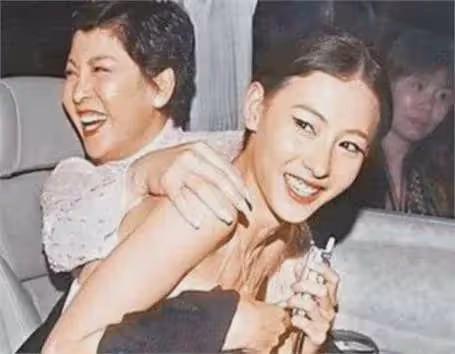 這一次，42歲的張柏芝，被徹底撕碎了「遮羞布」