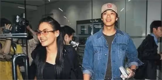 這一次，42歲的張柏芝，被徹底撕碎了「遮羞布」