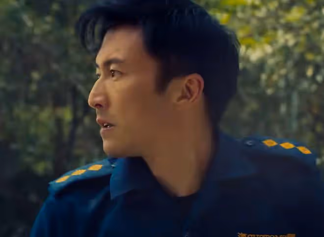 謝霆鋒《海關戰線》來了,沒想到真敢拍,光預告片就連刷三遍