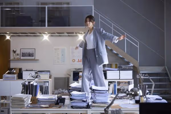 白安瘋狂加班崩潰! 「眼妝全花了」超狼狽模樣曝光