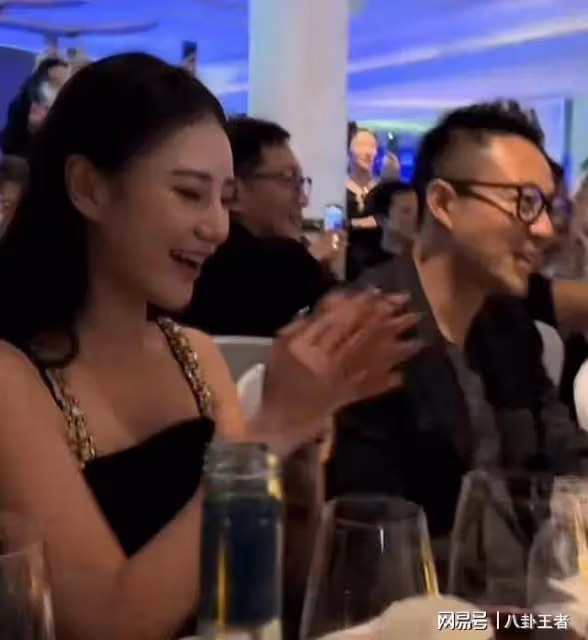 結婚了也不老實!馬筱梅汪小菲出席晚宴,多次偷瞄吳彥祖眼神拉絲