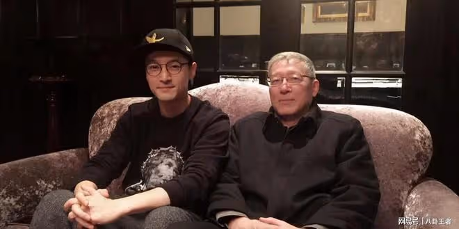 胡歌帥不過爸爸!曬父子合照,小胡歌好胖,顏值逆天建議組團出道