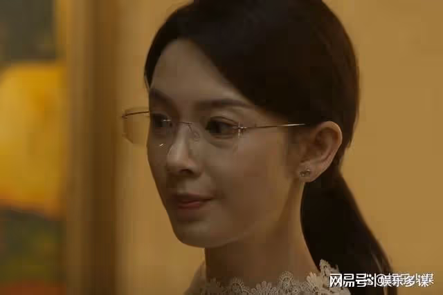 白曉荷兒子的真實身世揭曉，蘇更生誤會黃振華，黃振華被迫跪鍵盤