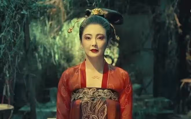 鞠婧禕近照變樣,金莎臉僵浮腫,這6位明星動臉後遺症都出來了