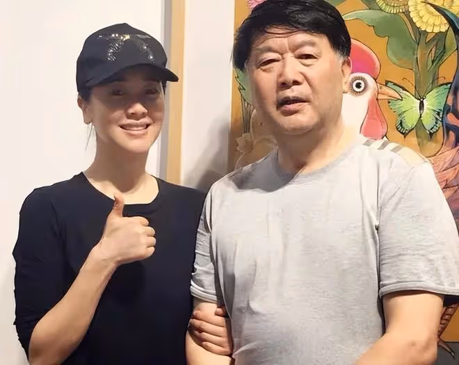 可惜了!46歲左小青超級美,13歲女兒卻是路人臉,基因咋傳的?
