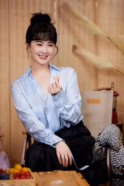 可惜了!46歲左小青超級美,13歲女兒卻是路人臉,基因咋傳的?