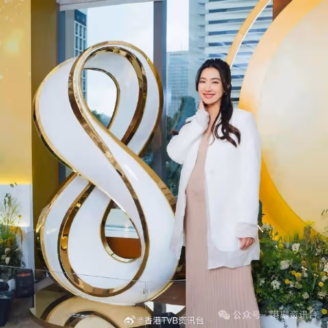 朱千雪坐月後首出關！麥明詩孖老公家人過大海順道天倫樂
