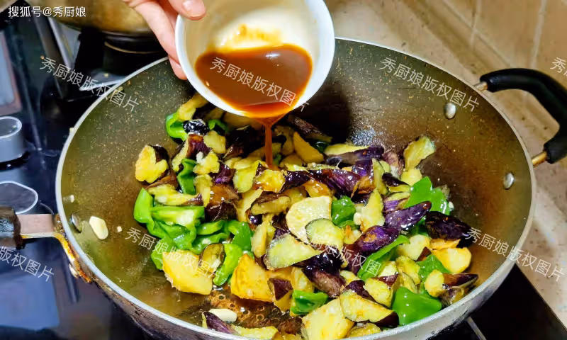 夏天,吃菠菜、芹菜不如吃它,全身是寶,鮮嫩營養,隨手一炒真香