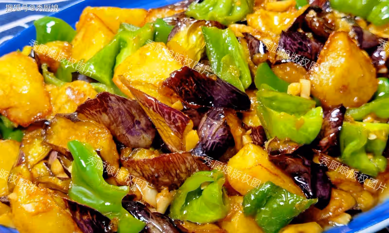夏天,吃菠菜、芹菜不如吃它,全身是寶,鮮嫩營養,隨手一炒真香