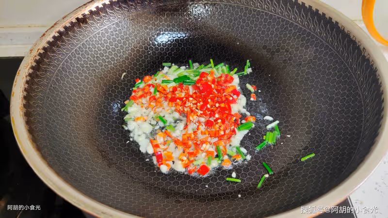 鮮毛豆和它絕配,明白人都這樣吃!大火快炒香滿屋,一口滿嘴生香、營養十足