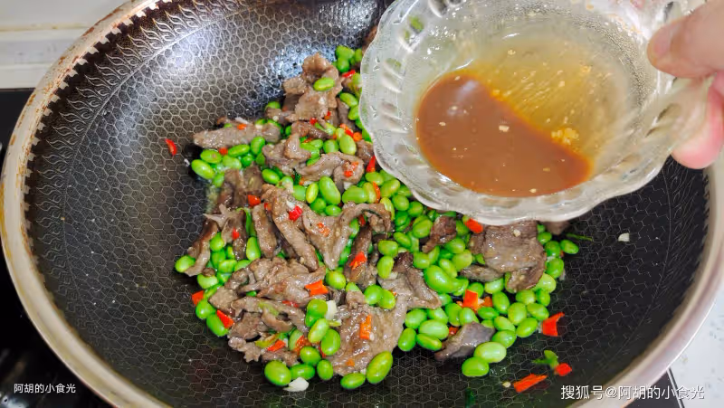 鮮毛豆和它絕配,明白人都這樣吃!大火快炒香滿屋,一口滿嘴生香、營養十足