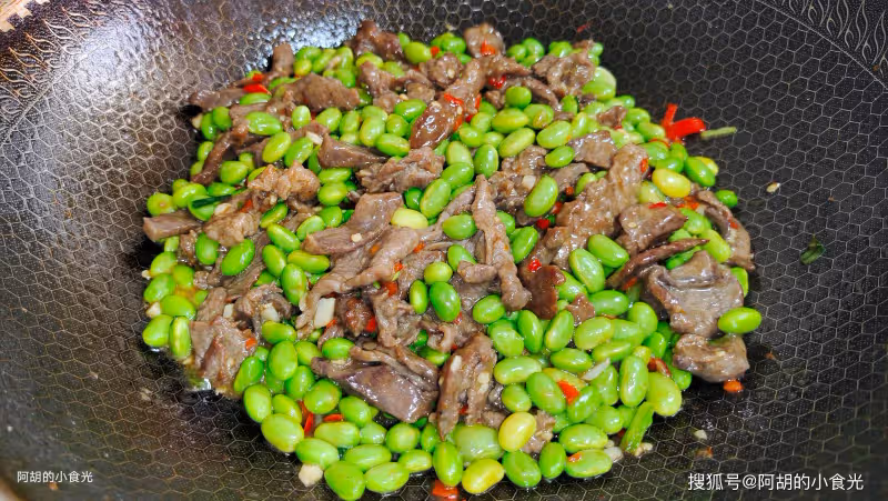 鮮毛豆和它絕配,明白人都這樣吃!大火快炒香滿屋,一口滿嘴生香、營養十足