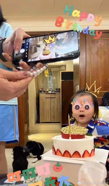 向佐為兒子慶生,2歲向笙扎小馬尾好可愛,郭碧婷獨自帶倆娃回台