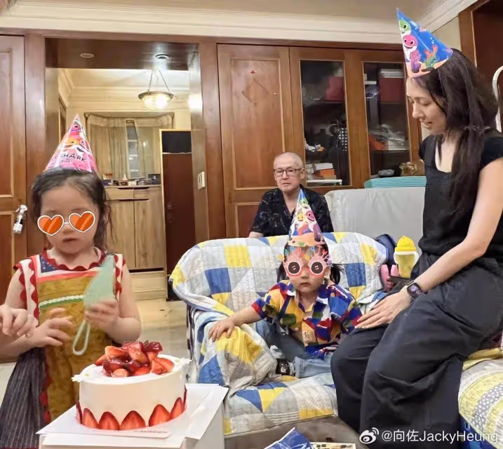 向佐為兒子慶生,2歲向笙扎小馬尾好可愛,郭碧婷獨自帶倆娃回台