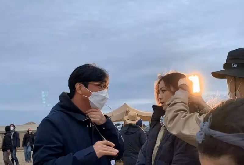 45歲的湯唯!在巴黎這天證明了,巨星和演員之間的差距有多明顯!