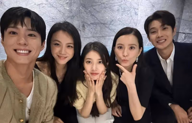 45歲的湯唯!在巴黎這天證明了,巨星和演員之間的差距有多明顯!