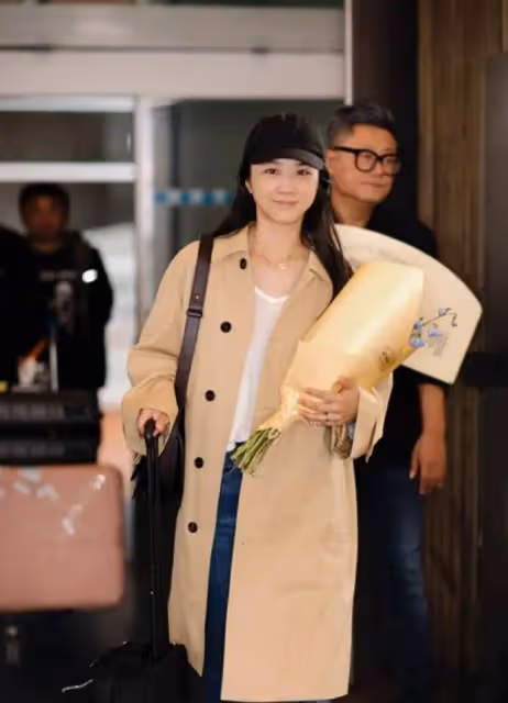 45歲的湯唯!在巴黎這天證明了,巨星和演員之間的差距有多明顯!