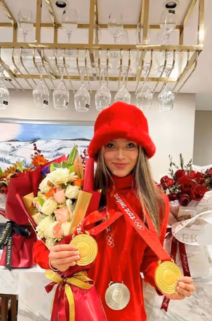45歲的湯唯！在巴黎這天證明了，巨星和演員之間的差距有多明顯！