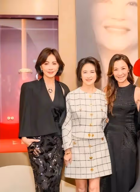 58歲劉嘉玲同鏡60歲何超瓊輸太多!一個穿成靚麗明星,一個打扮成名媛貴婦