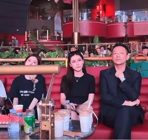 大S惹錯了人!網傳張蘭是靠殺蛇起家的,網友調侃:有毒的蛇都不怕
