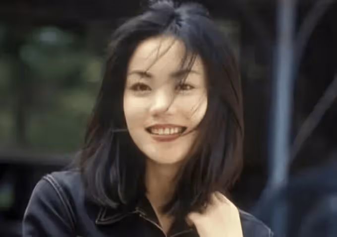把目光從謝霆鋒身上移一移,看到張柏芝現狀才明白得王菲為何能贏