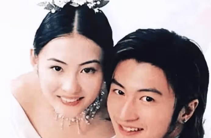 把目光從謝霆鋒身上移一移,看到張柏芝現狀才明白得王菲為何能贏