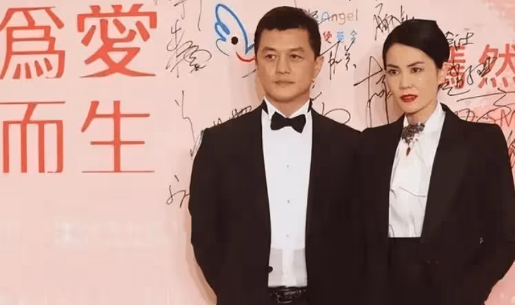 把目光從謝霆鋒身上移一移,看到張柏芝現狀才明白得王菲為何能贏
