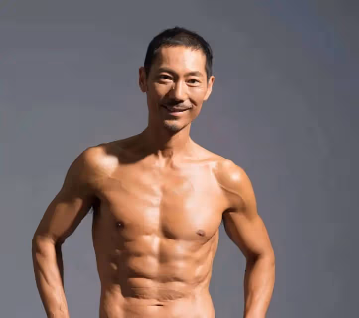 失業四年想復出拍戲!62歲香港知名男星身材突然消瘦,遭質疑患病
