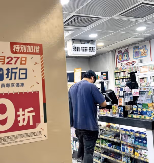 香港「渣男」張致恆在商店買臨期壽司,因醜聞遭封殺後生活拮据