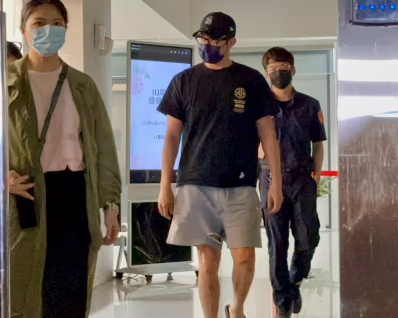 狗仔直擊｜王柏傑酒駕5萬交保！「前一晚喝沒退」連6次道歉　跟謝欣穎合體返愛巢