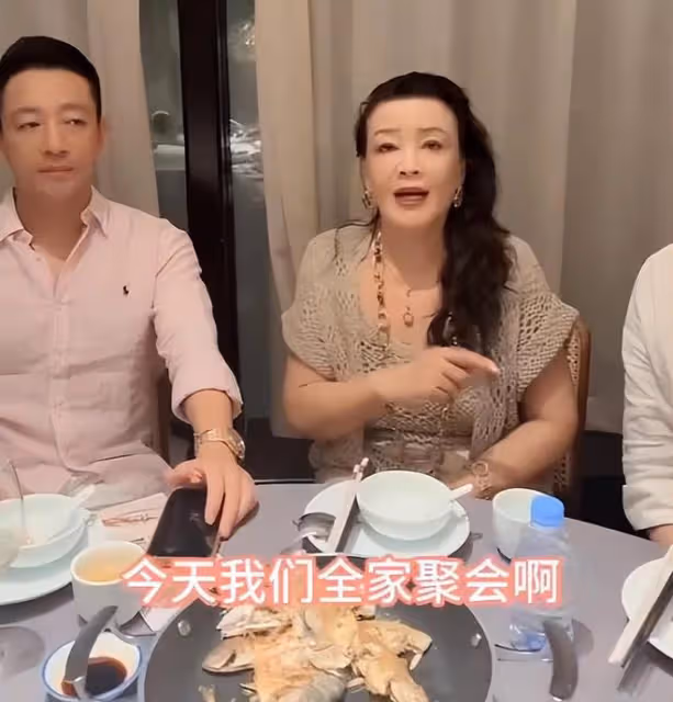 小梅改口叫媽,張蘭準備大紅包,兒媳婦現場給全家人敬酒