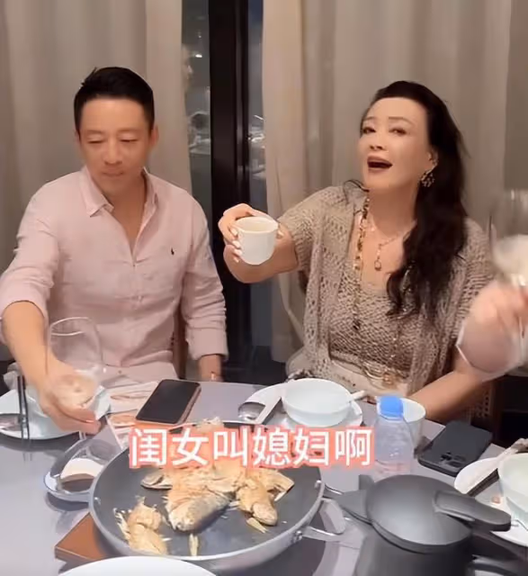 小梅改口叫媽,張蘭準備大紅包,兒媳婦現場給全家人敬酒