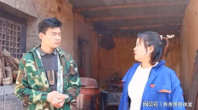 第一次帶女友回老家,飯桌上弟弟踢我腿,低頭一看,我和女友分手