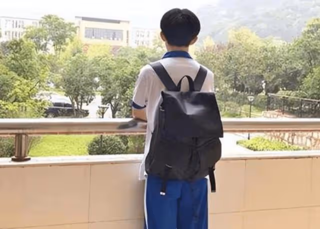 回顧:母親救助男孩不求回報,2015年女兒結婚時,收到1500萬匯款