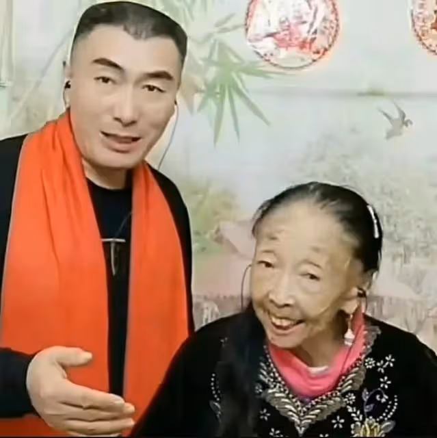 回顧：60歲「高齡老太」為愛整容，嫁給30多歲小伙，後來怎麼樣了