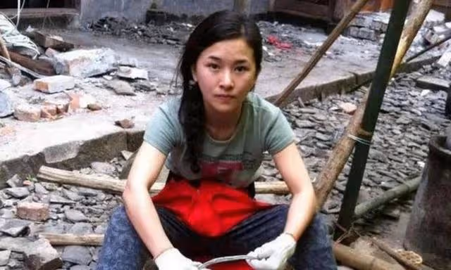 回顧女孩馮雙雙:誰給我40萬救我父親就嫁給誰,後來怎麼樣了?