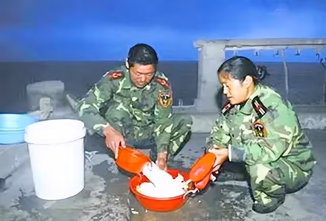 回顧:夫妻駐守孤島32年,無電無淡水年薪5000,黑夜裡靠喝酒壯膽
