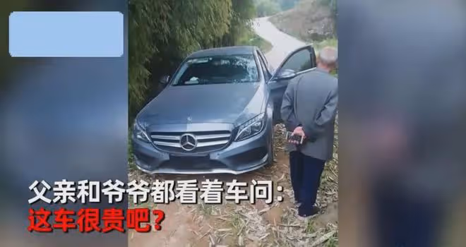 小伙花40萬月供2千提車回老家,父親和爺爺卻發愁:房子還塌著呢