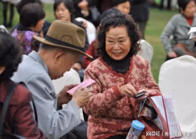 62歲大媽哭訴:和兩個男人再婚後,我才看清男人找老伴的真實目的