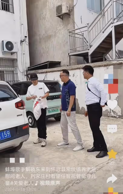 解曉東現身老家安徽懷遠，打扮樸素脖子皺紋多，曝北京房產被拍賣