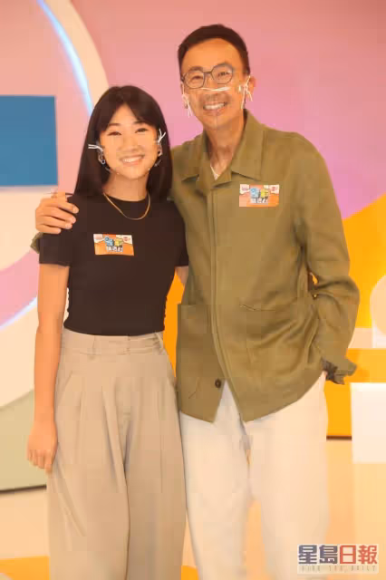 知名港星一家四口照曝光！大女兒比基尼吸睛！小女兒鋼管舞驚艷