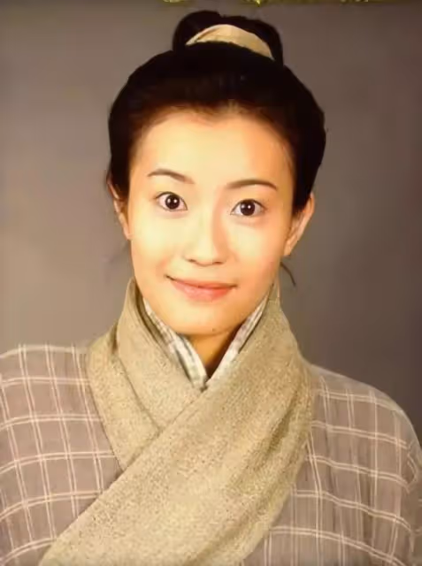 TVB前女星大曬內衣照！曾傳與謝霆鋒拍拖，婚後生4個女兒