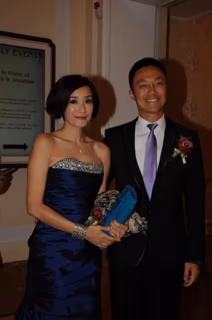 TVB前女星大曬內衣照！曾傳與謝霆鋒拍拖，婚後生4個女兒