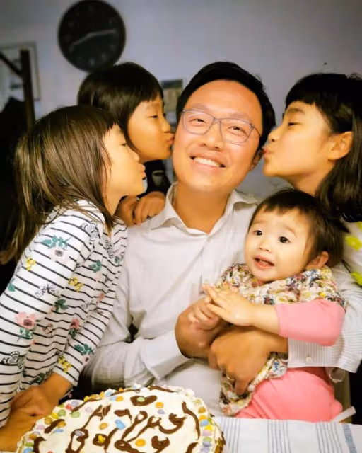 TVB前女星大曬內衣照！曾傳與謝霆鋒拍拖，婚後生4個女兒