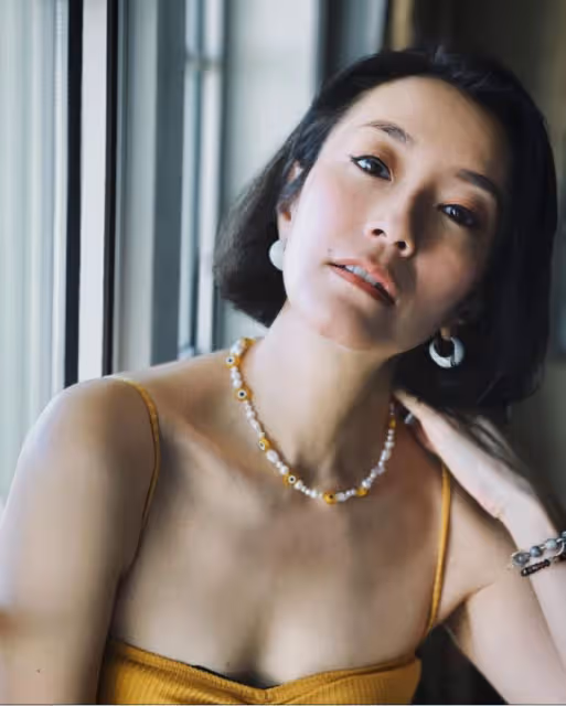 TVB前女星大曬內衣照！曾傳與謝霆鋒拍拖，婚後生4個女兒