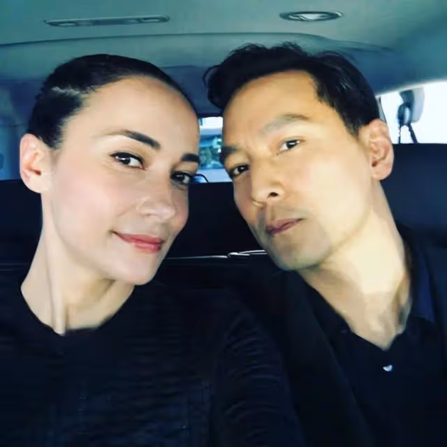 男神港星曬合照悼亡父！娶美國賭場CEO千金，11歲女兒時尚前衛