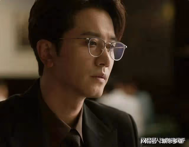 莊國棟一桌菜揭真相,擊碎方協文窮酸炫耀,玫瑰終識生活品質之重