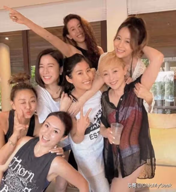 佘詩曼和七魔女姐妹團游泰國,49歲大秀素顏泳照!