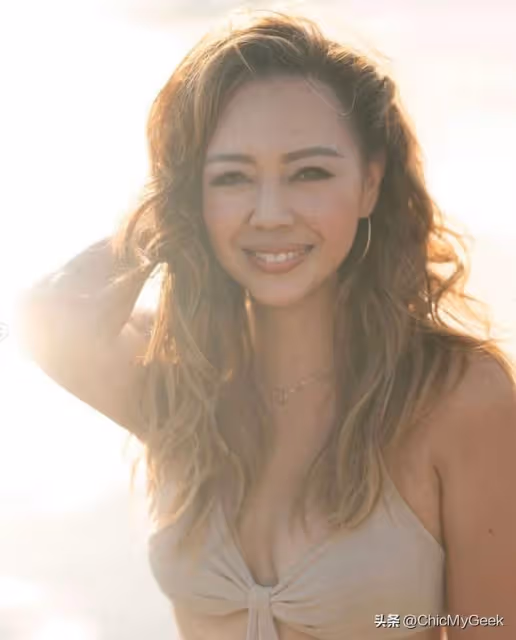 佘詩曼和七魔女姐妹團游泰國,49歲大秀素顏泳照!